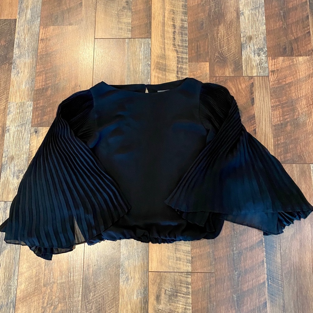 VINCE CAMUTO Pleated Bell Sleeve Blouse - Picture 6 of 7